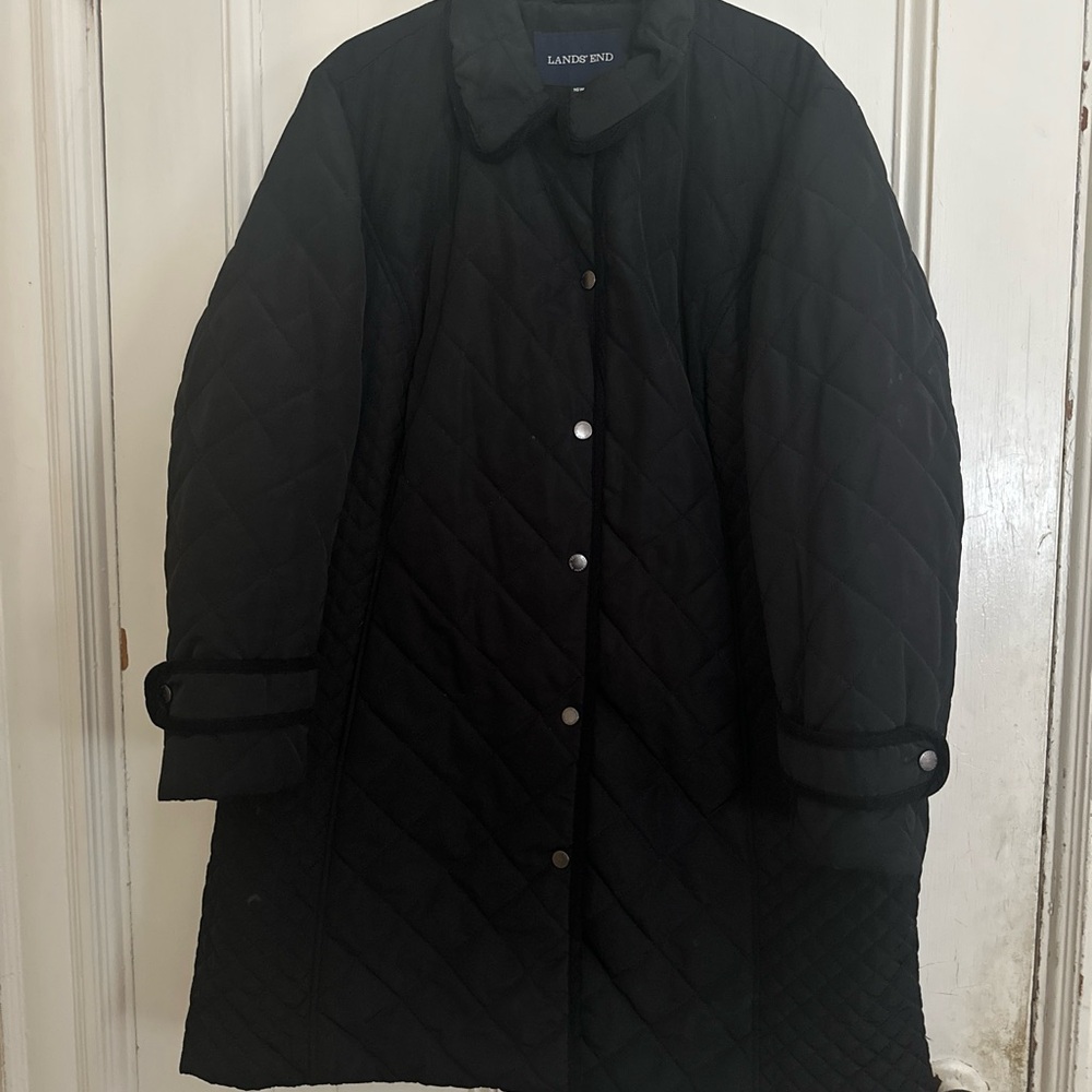 Lands' End Black Women’s Quilted Knee Length Barn Coat with Velvet Trim. - Picture 3 of 7